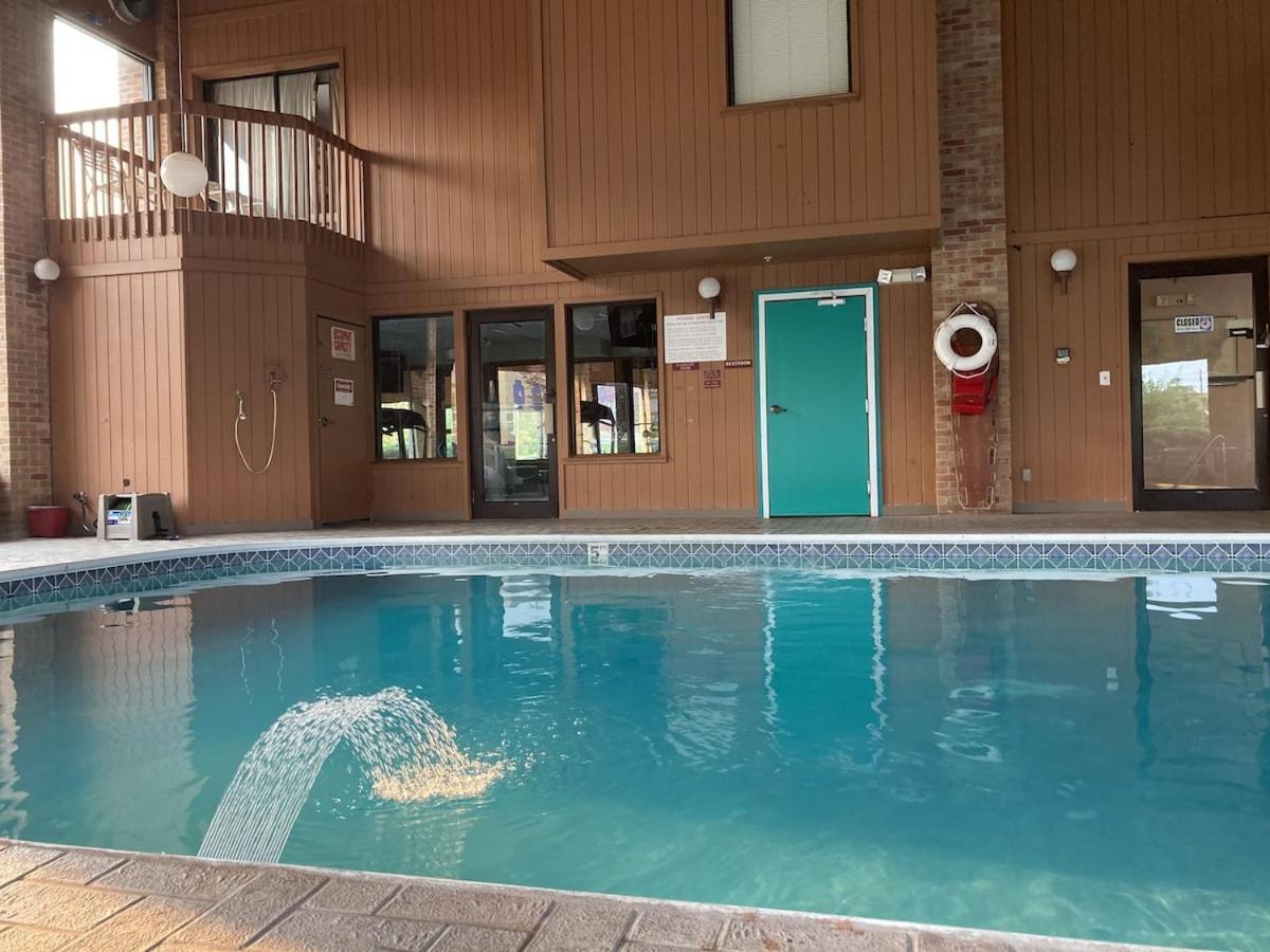 Huntington Royal Inn Suites المظهر الخارجي الصورة