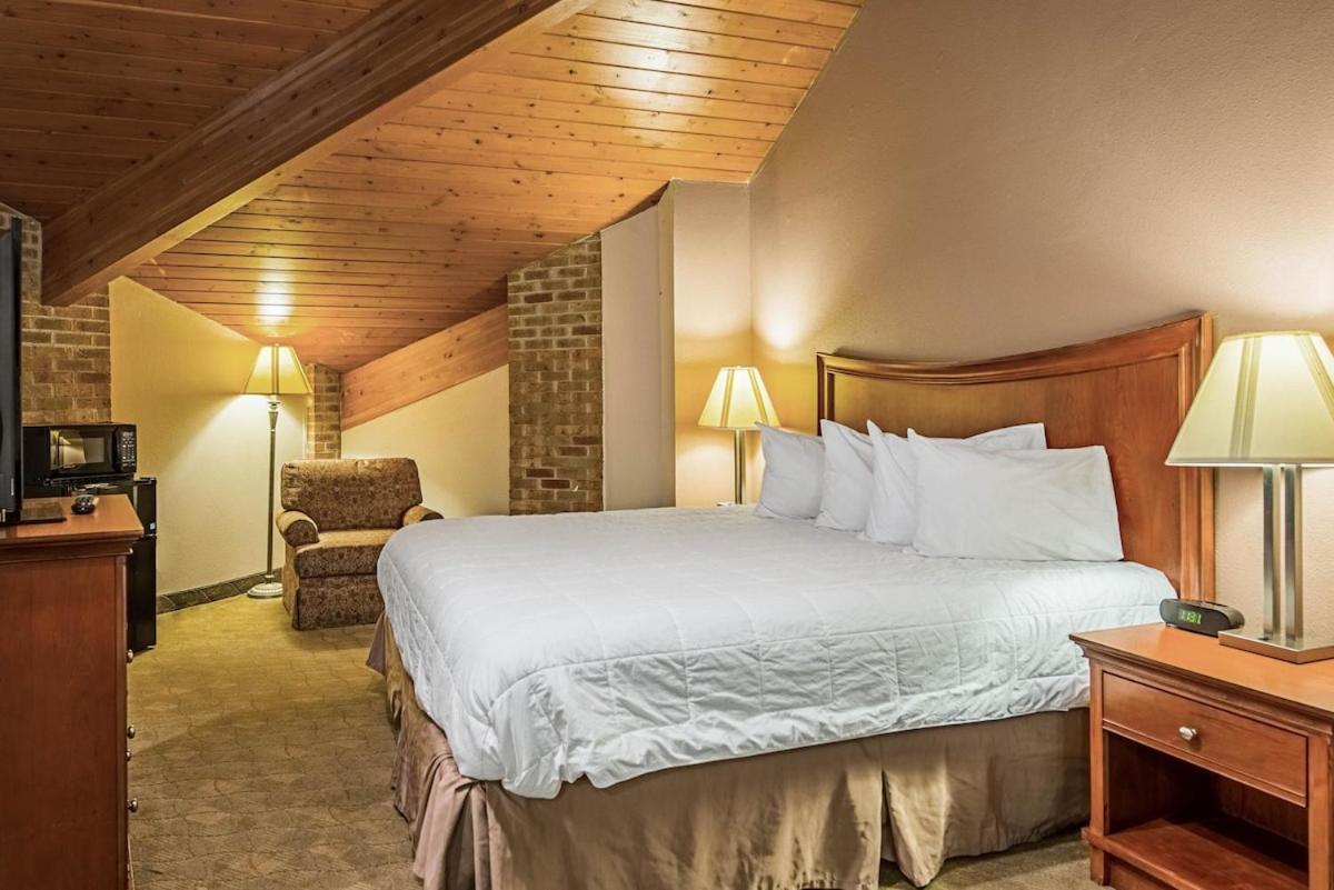 Huntington Royal Inn Suites المظهر الخارجي الصورة