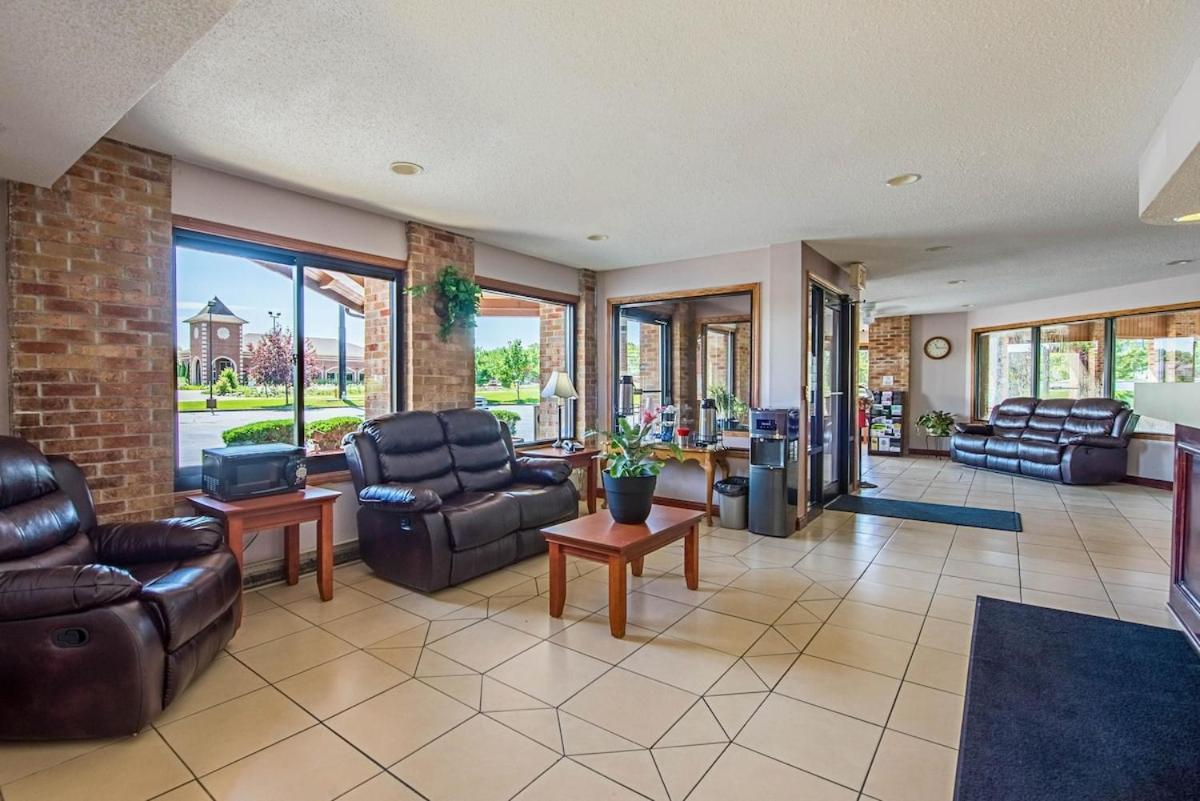 Huntington Royal Inn Suites المظهر الخارجي الصورة