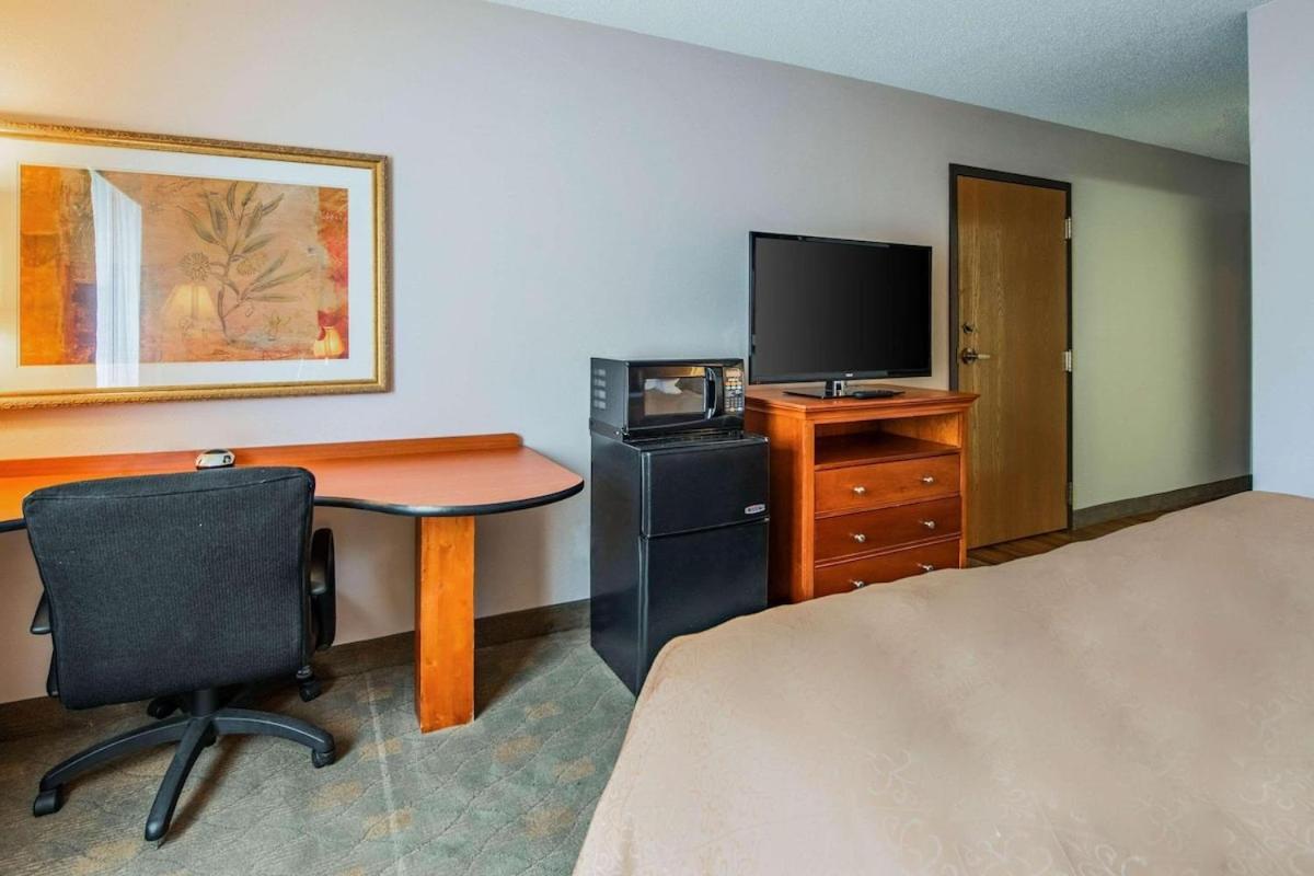 Huntington Royal Inn Suites المظهر الخارجي الصورة