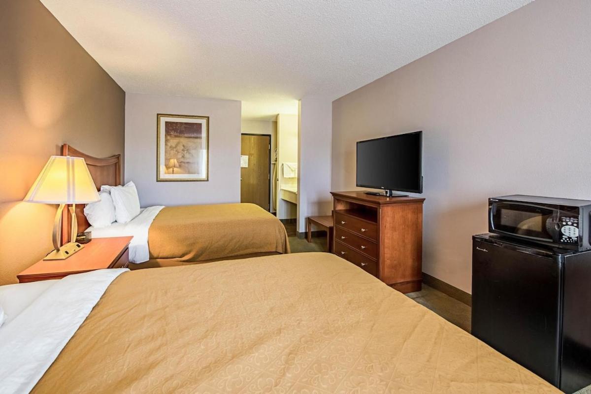 Huntington Royal Inn Suites المظهر الخارجي الصورة